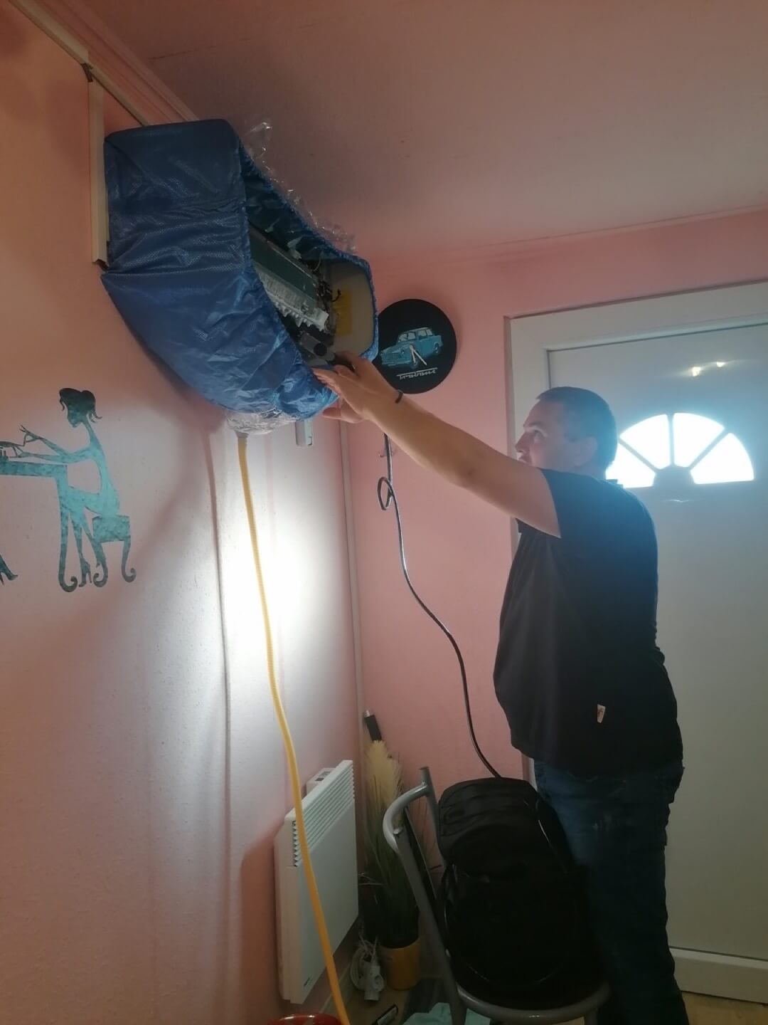 Tary Zsolt Kílamszerelés közben